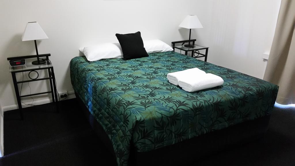 Port Denison Motor Inn Bowen Extérieur photo